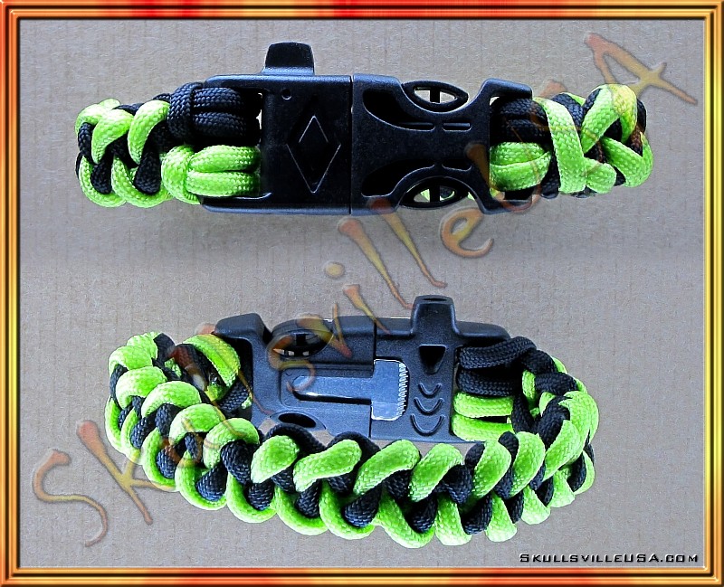 paracord bracelet with fire started buckle
